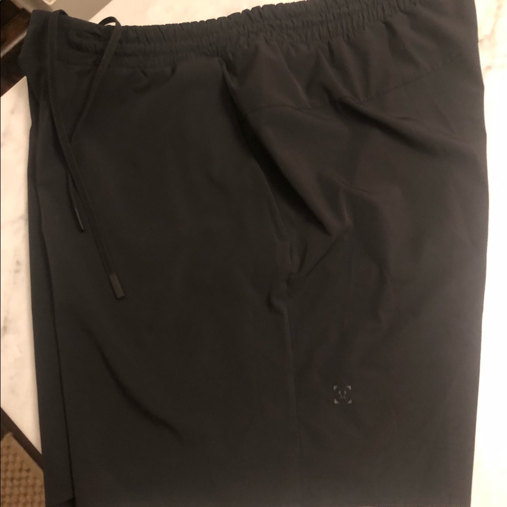 Lululemon Channel Cross Black Short/Swim